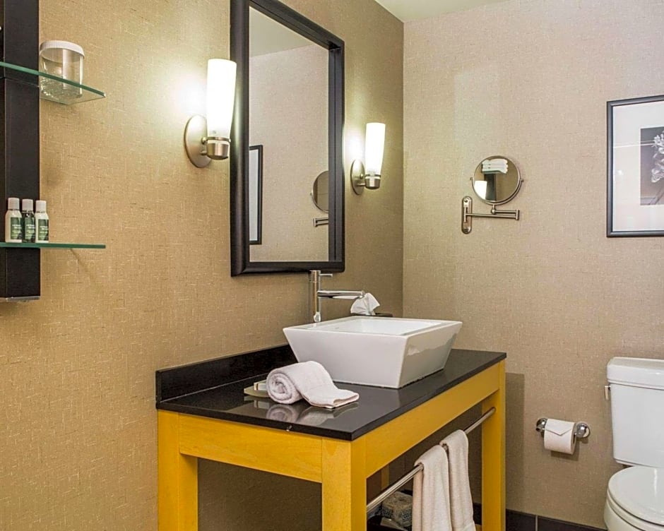 Cambria Hotel Traverse City