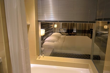 Deluxe King Room (with glass Bathroom and Bathtub)