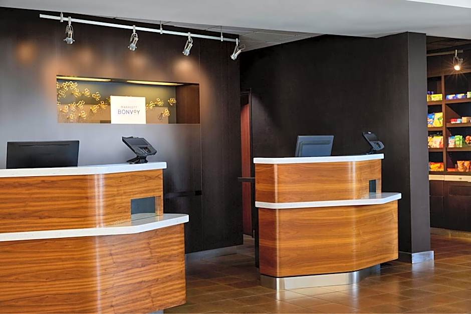 Courtyard by Marriott St. Louis Westport Plaza