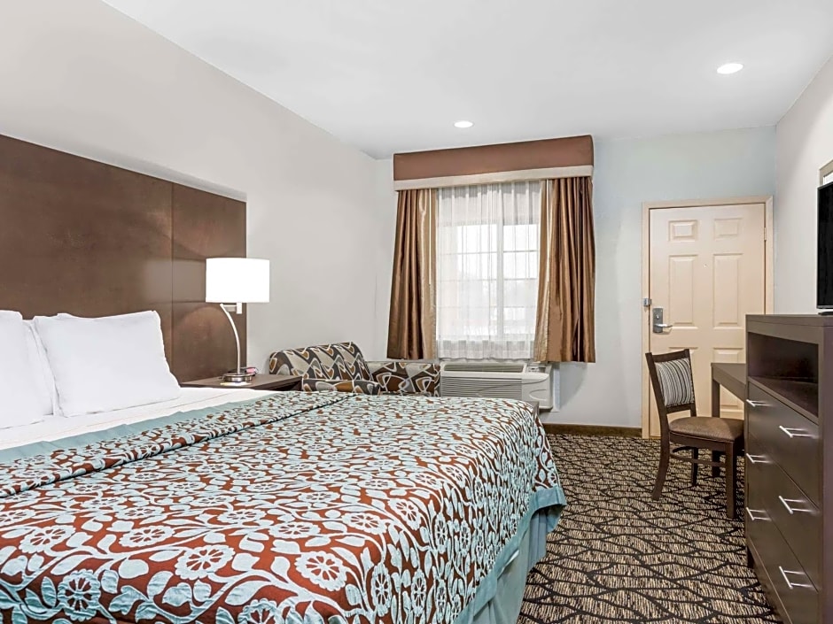Days Inn & Suites by Wyndham Madisonville