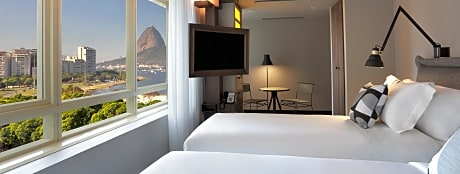 SUPERIOR PARTIAL VIEW - 1 QUEEN BED