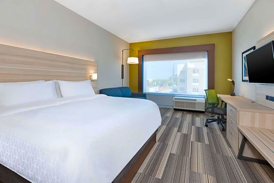 Holiday Inn Express & Suites - Grand Rapids Airport - South by IHG