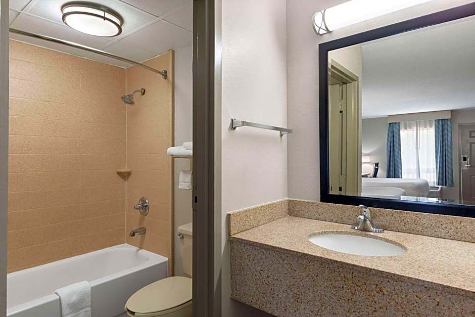 Days Inn by Wyndham Clarksville North