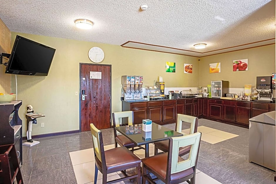 Quality Inn Galesburg near US Highway 34 and I-74