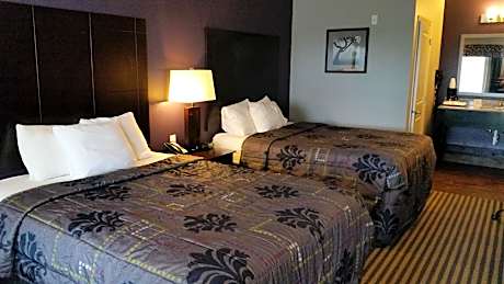 2 Queen Beds | Mobil Access Tub Nsmk Kitchen