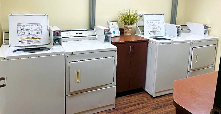 Super 8 by Wyndham Amherst NS