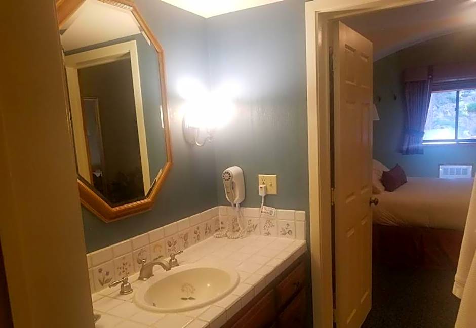 GetAways at Olympic Village Inn