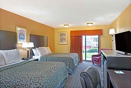 2 Queen Beds Smoking