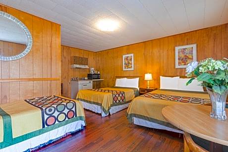 Family Room with Kitchenette (2 Queen Bed with Pullout Bed)