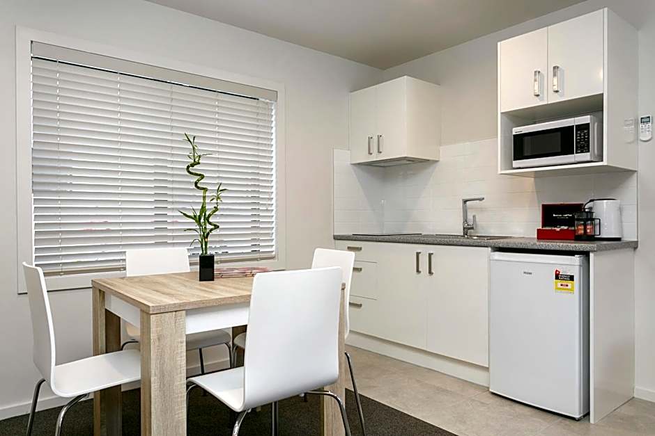 Acacia Lake View Motel