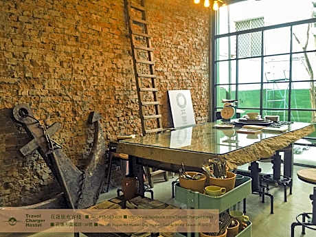 Travel Charger Hostel