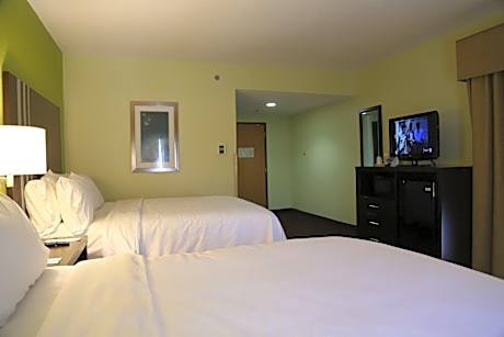 2 Queen Beds Standard Comm Access Tub