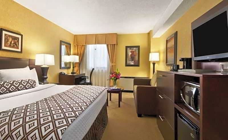 Crowne Plaza Denver International Airport