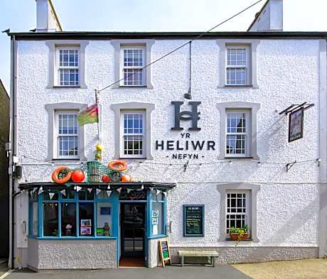 Tafarn Yr Heliwr
