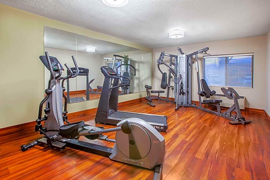Baymont by Wyndham Grand Rapids Airport