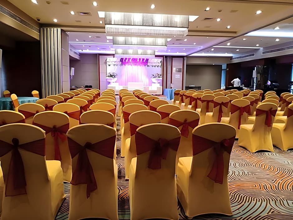 Royal Orchid Central Akota - Vadodara