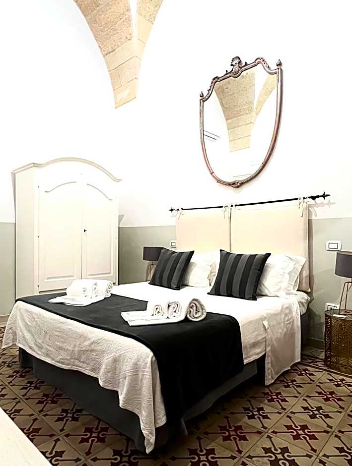 Eccelsoleccese Boutique B&B - steps from the Historic Center