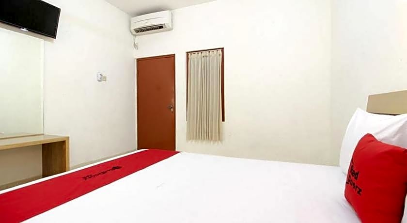 RedDoorz Syariah @ Jalan Menteri Supeno