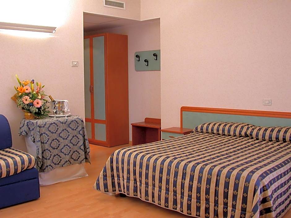 Photo 1 of 5 of Double Room