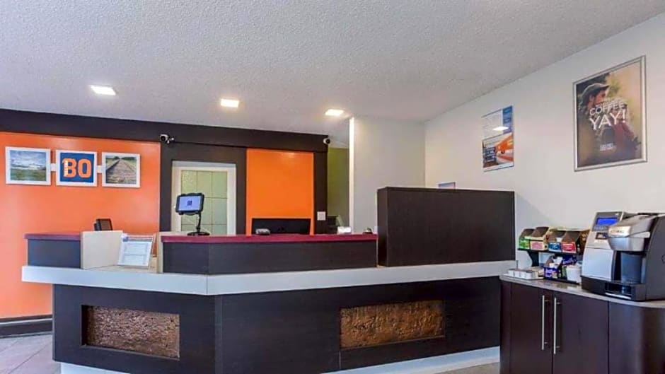 Motel 6-Camrose, AB