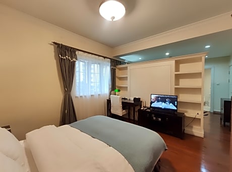 Studio Deluxe