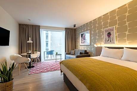 Penthouse Studio with Kitchen