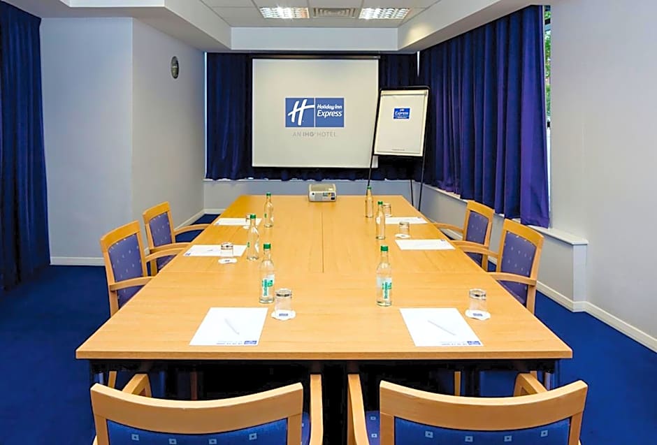 Holiday Inn Express Portsmouth Gunwharf Quays By IHG