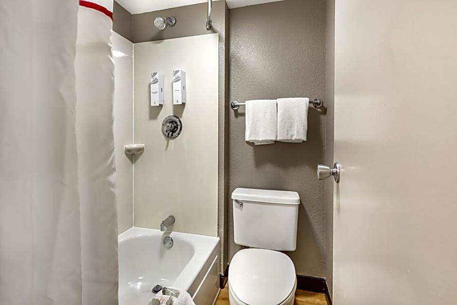 Red Roof Inn Erie - I-90