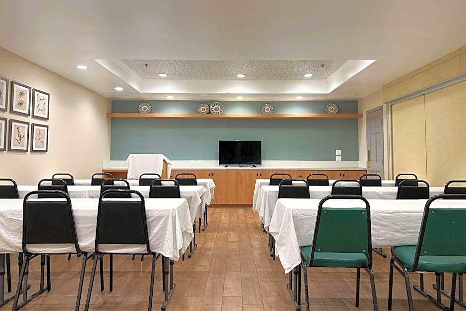 MainStay Suites Orange County John Wayne Airport