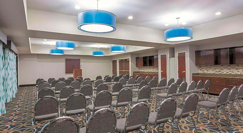 La Quinta Inn & Suites by Wyndham Covington