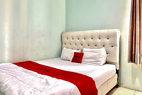 RedDoorz near RS Lira Medika Karawang