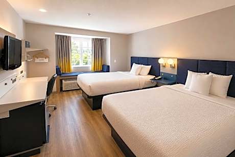 Queen Room with Two Queen Beds - Non-Smoking