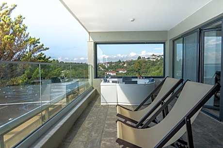 Deluxe Suite with Sea View and Jacuzzi