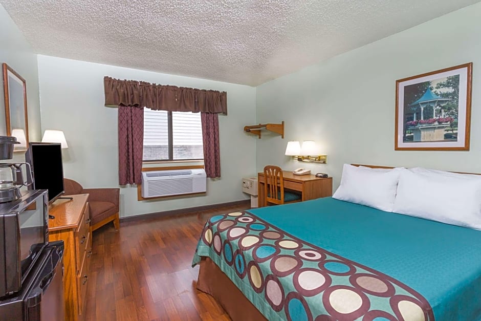 Photo 1 of 1 of 1 King Bed, Pet-Friendly