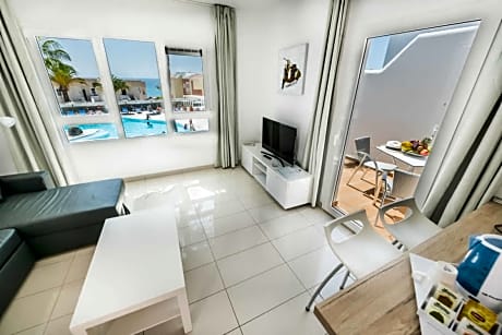 DELUXE 1BEDROOM APARTMENT SEA VIEW 2 ADULTS BALCONY/TERRACE