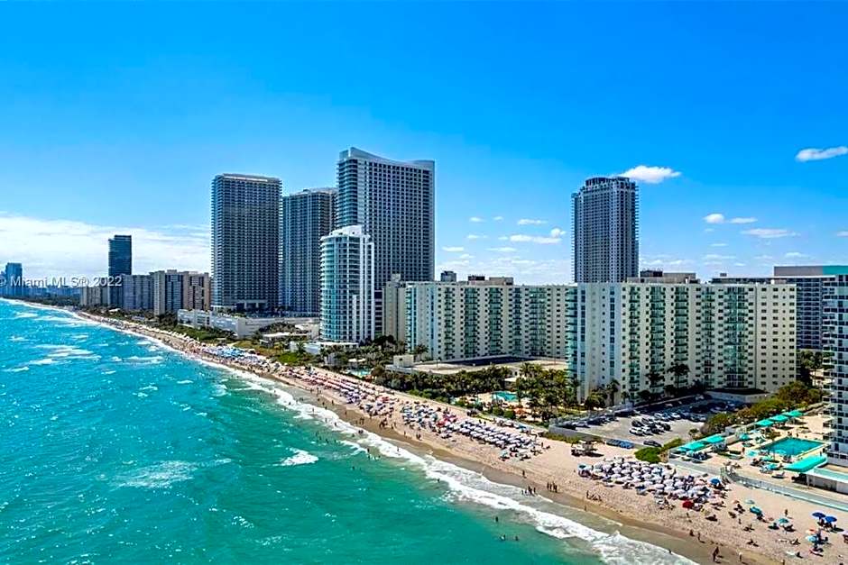 On The Sand - All The Amenities - Hollywood Beach