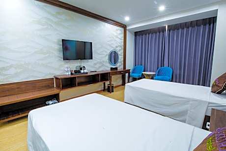 Superior Twin Room with City View