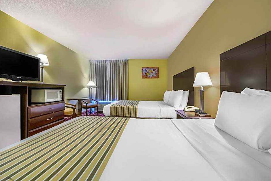 Econo Lodge Inn & Suites Triadelphia - Wheeling