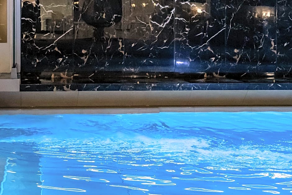 Nikon Boutique Hotel