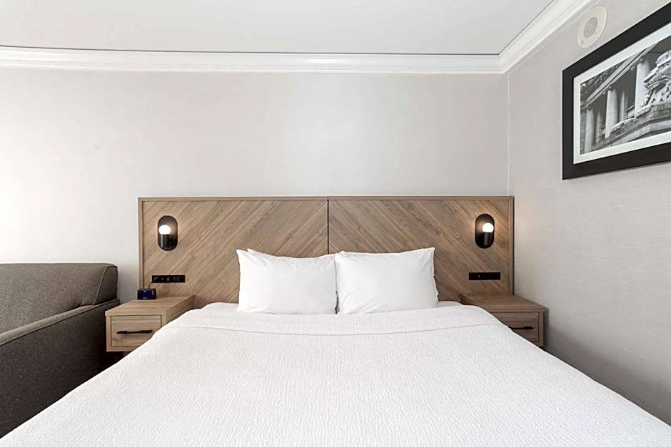 Sandman Signature Vancouver Downtown Hotel