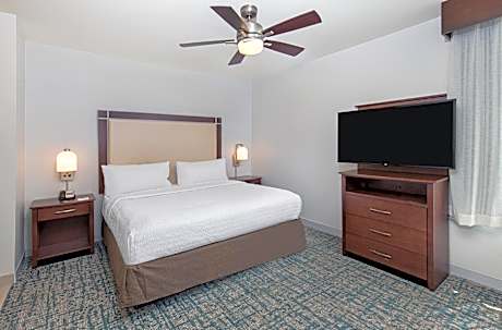 King Studio with Roll-In Shower - Mobility and Hearing Access/Non-Smoking