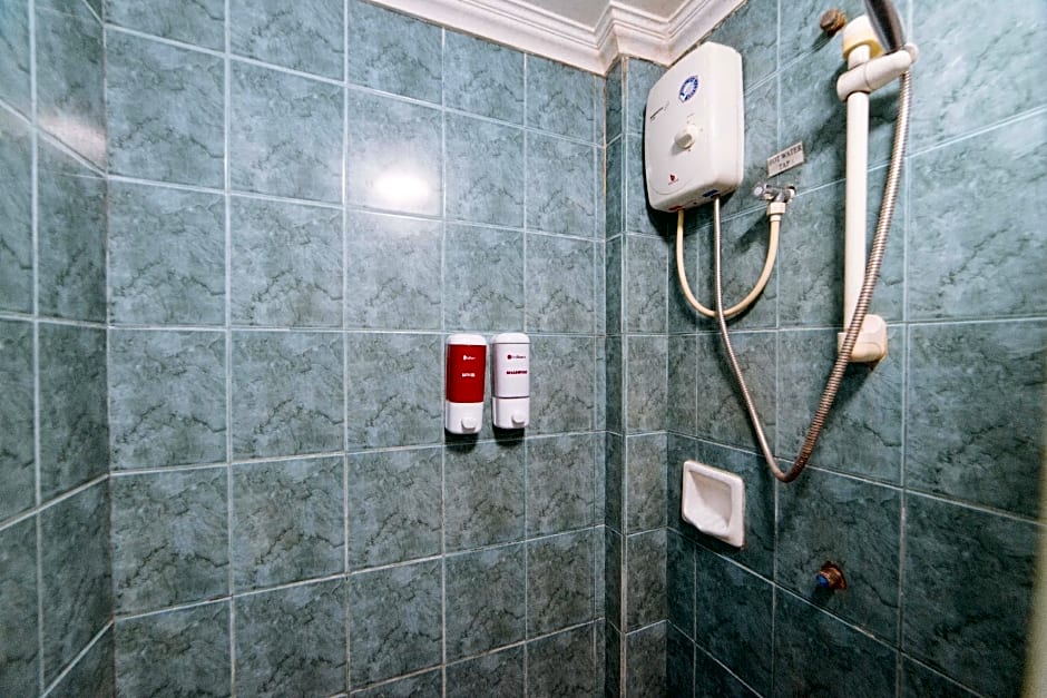 RedDoorz @ Clarkview 21st Street Angeles City