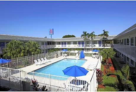 Motel 6-Lantana, FL