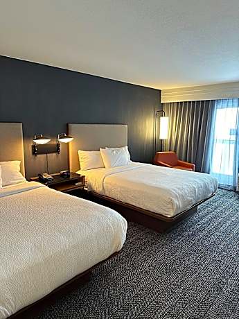 Room, 2 Queen Beds (Mobility/Hearing Access, Roll-in Shwr) (2 Queen Beds)