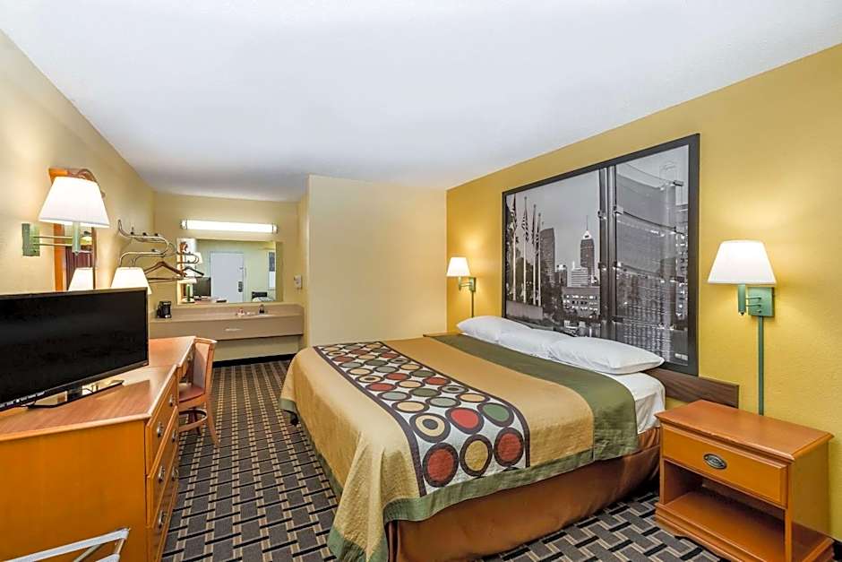Super 8 by Wyndham Indianapolis-Southport Rd