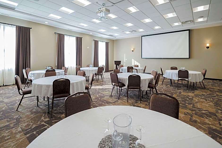 Best Western Plus Lacombe Inn & Suites