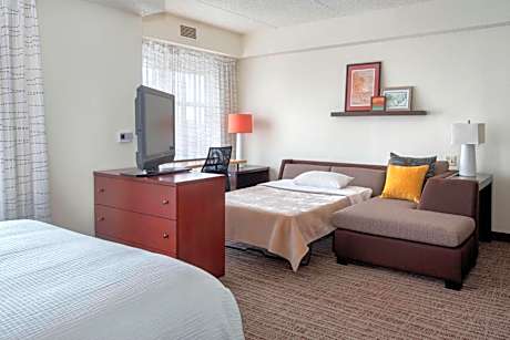 One-Bedroom Queen Suite with Sofa Bed - Mobility and Hearing Accessible