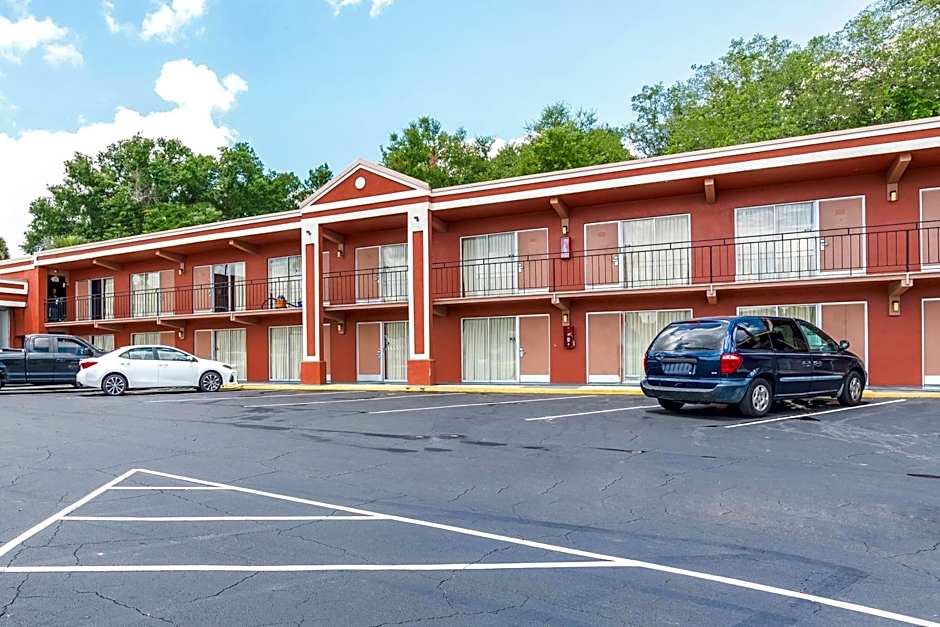 OYO Hotel Mustang Silver Spring FL