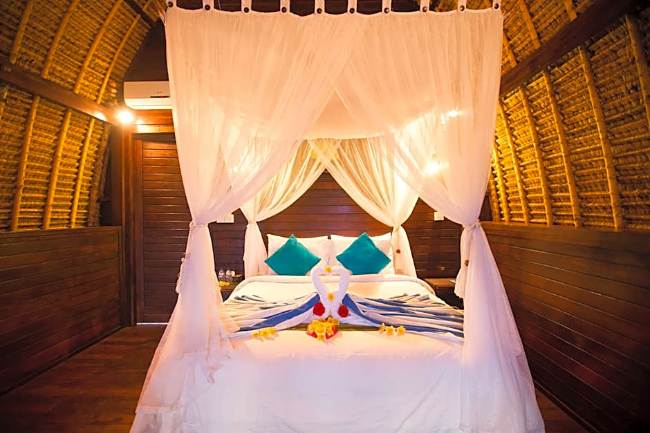 Sunset Coin Lembongan