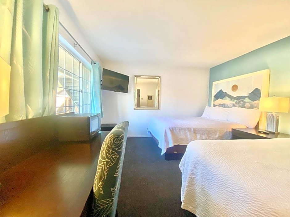 Bluebird Day Inn & Suites
